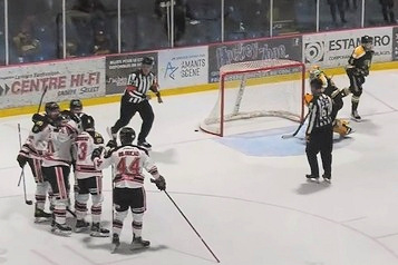 Victoire des Éperviers dans le troisième match